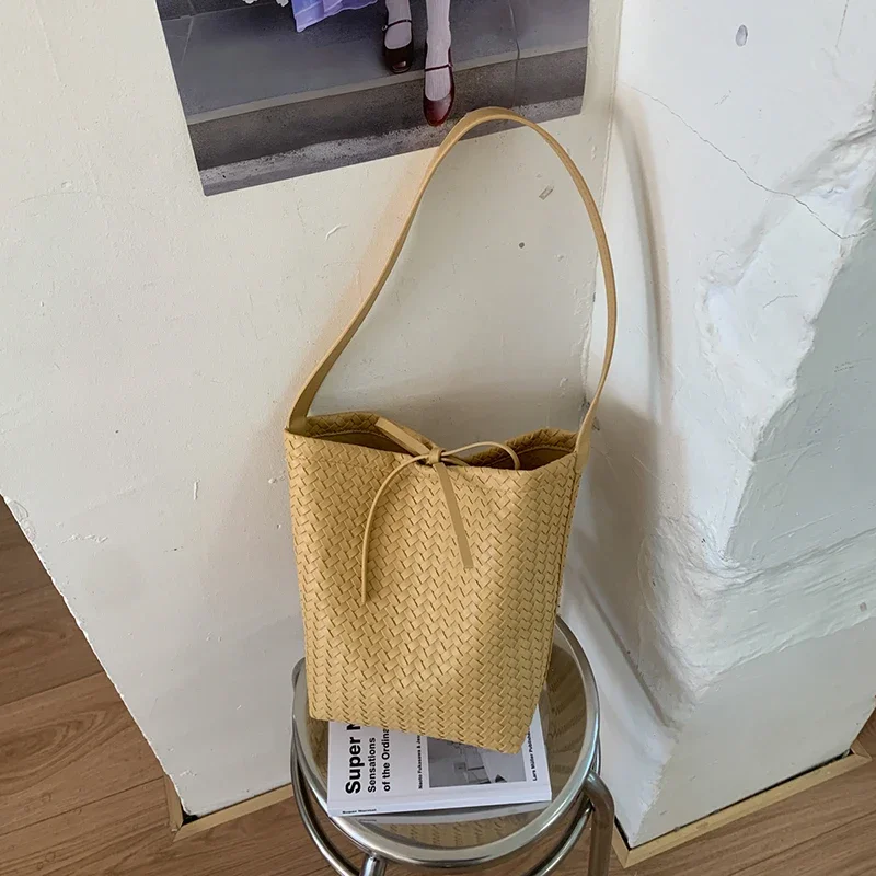 Koreanische Rattan-Geflecht-Unterarmtasche, Damen-Bucket-Tasche, Sommer-Strand-Reisetasche, Russische Trendige Einkaufskorb-Handtasche – Detail 8