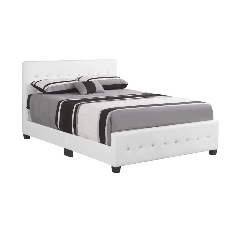 Cama king branca elegante em estilo transicional