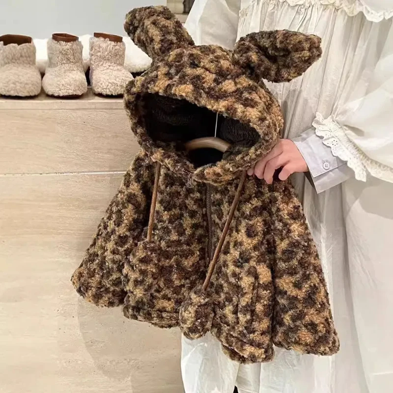 

Girls New Cartoon Print Cotton Coat and Shorts Suit Leopard Fashion Set Autumn and Winter Girls Cute Kids Fashion Clothing