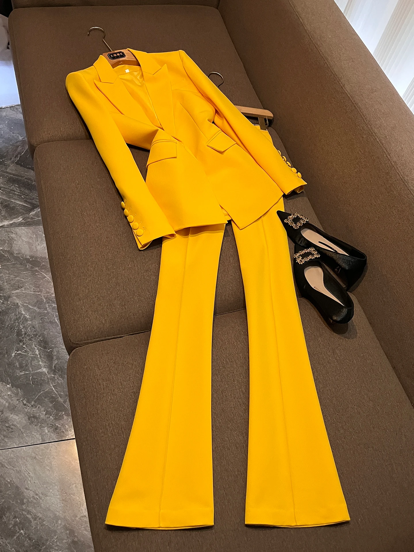 

Dopamine Yellow Women's Suit Set 2026 Summer Professional Slim Fit Two-Piece Set High-End Feel A6370 Polyester Material