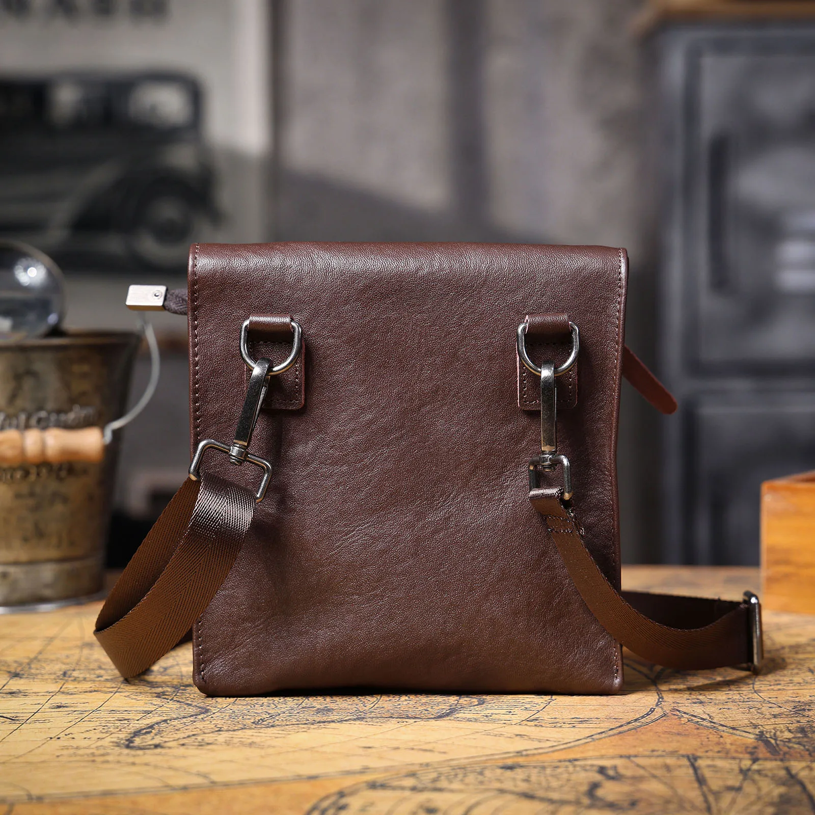 Echte Leder-Umhängetasche für Herren, Modische Brusttasche aus Rindsleder, Pflanzlich gegerbtes Leder, Unisex – Detail 20