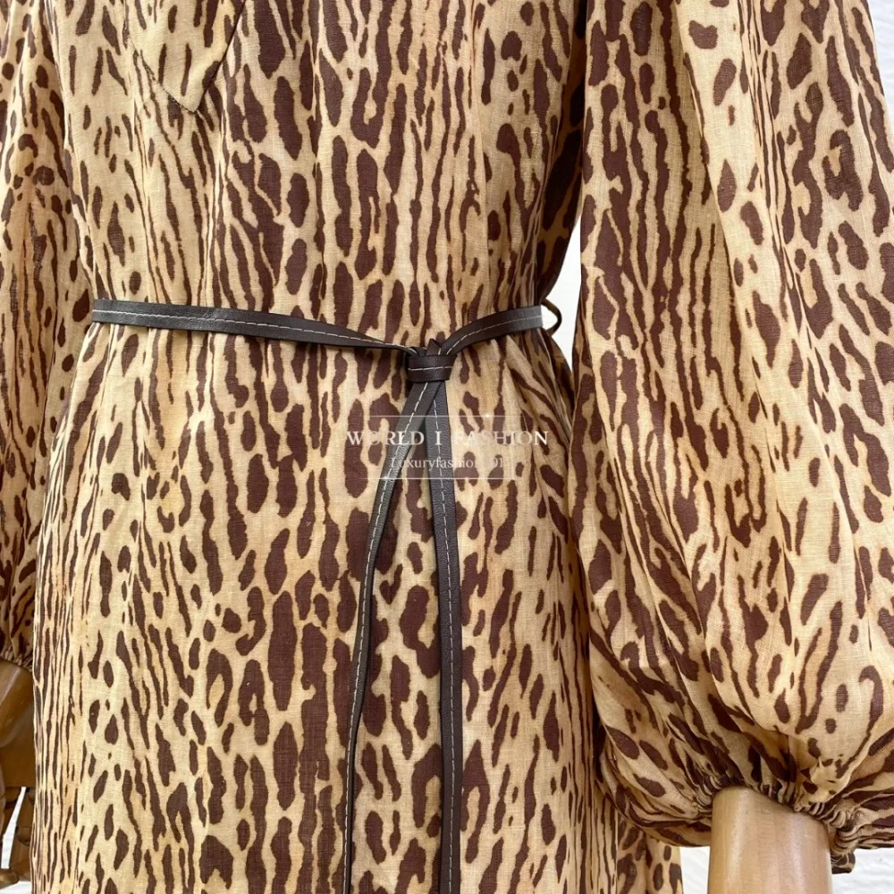 فستان قصير بأكمام طويلة وطبعة الفهد البني 2025