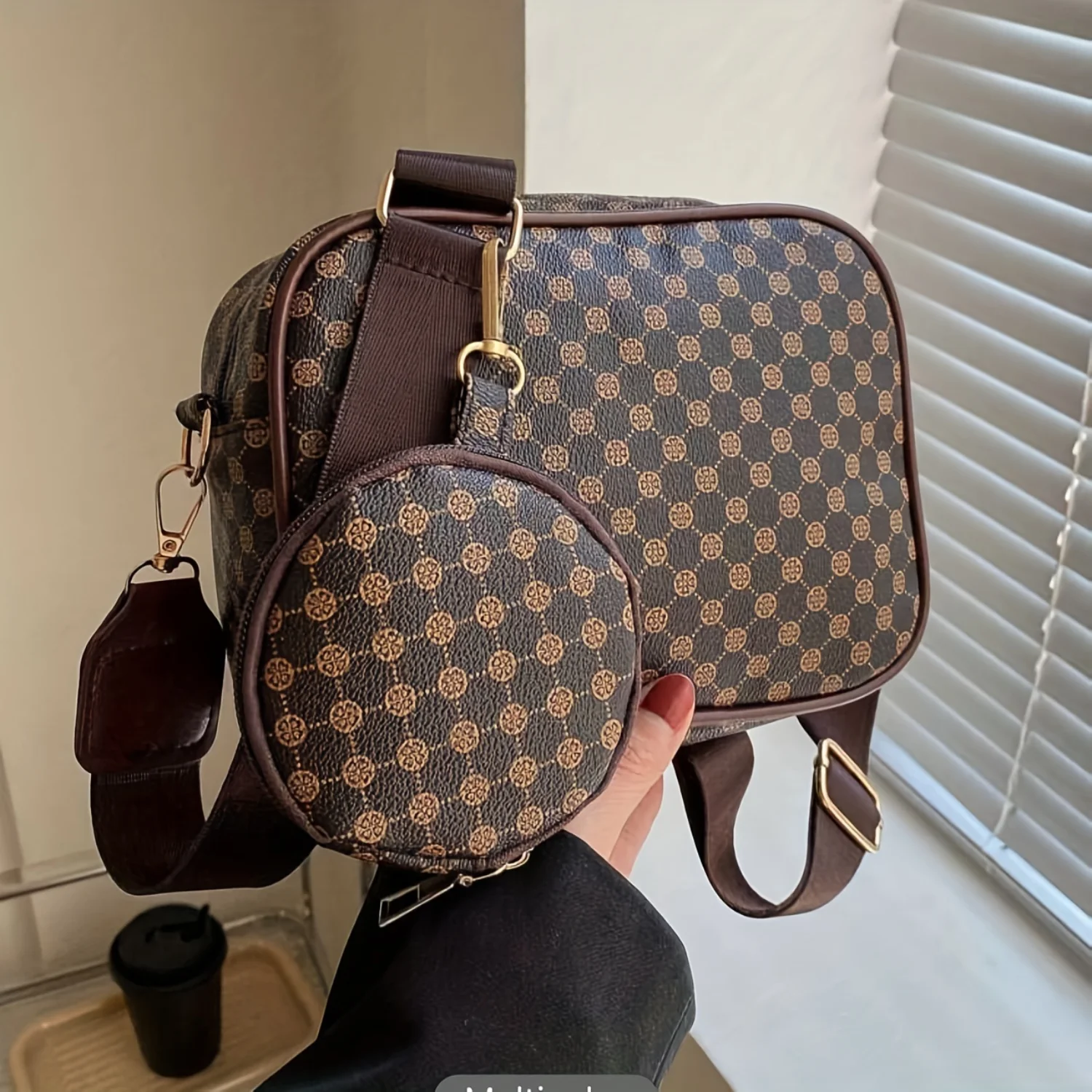 

Chic Geometric Crossbody Bag for Women - Durable PU Leather with Secure Zip Closure, Trendy Round Coin Purse Included - Versatil
