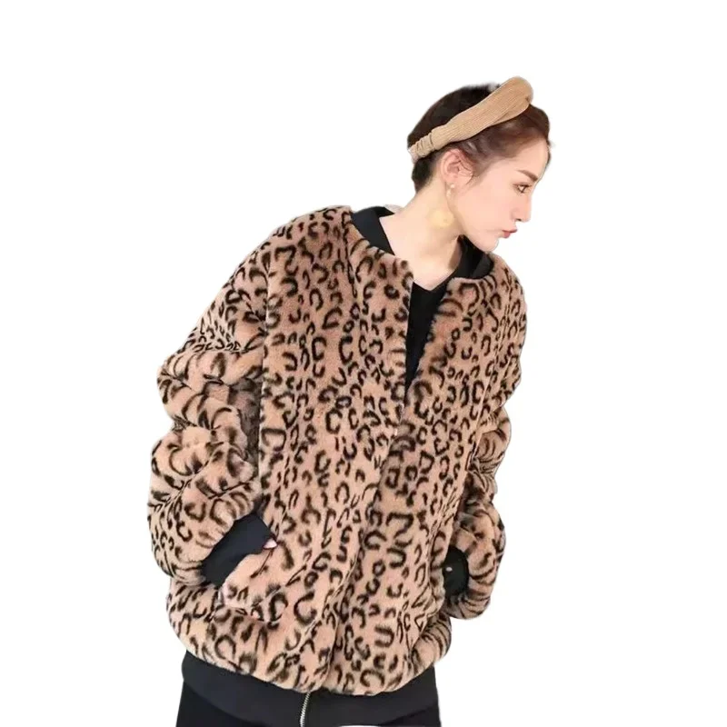 الملابس النسائية متوسطة إلى طويلة سستة الملابس العصرية 2025 الخريف الشتاء ليوبارد طباعة سترة فو الفراء معطف عصري