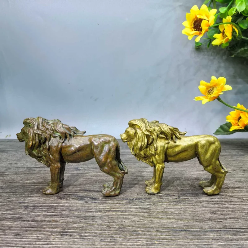 Solid copper lion figurine, vintage pet craft, tea table decoration, symbolizing world domination