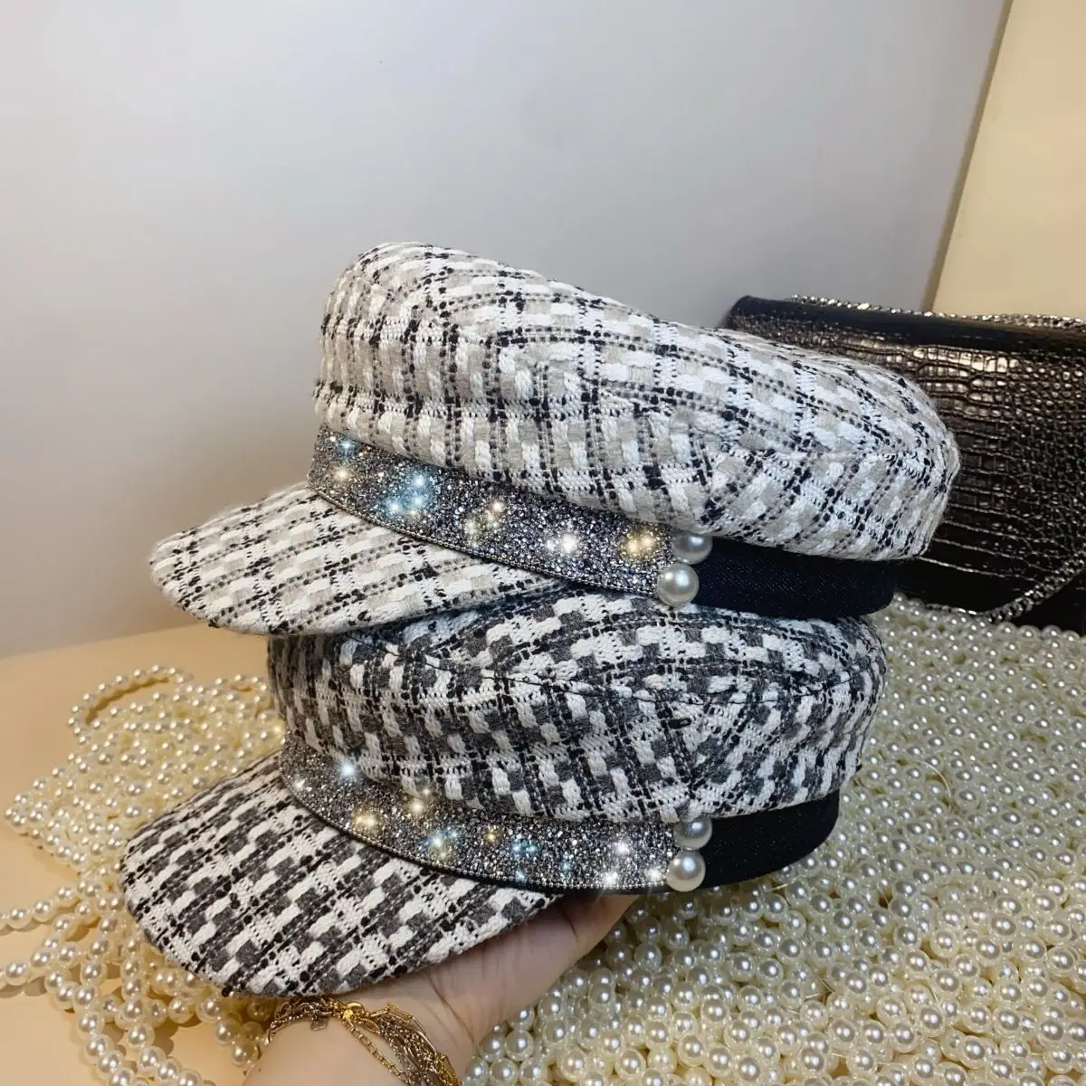 Autumn and Winter Sparkling Diamond Plaid Flat Top Hat English Duck Tongue Hat Fleece Street Fashion Military Hat Women