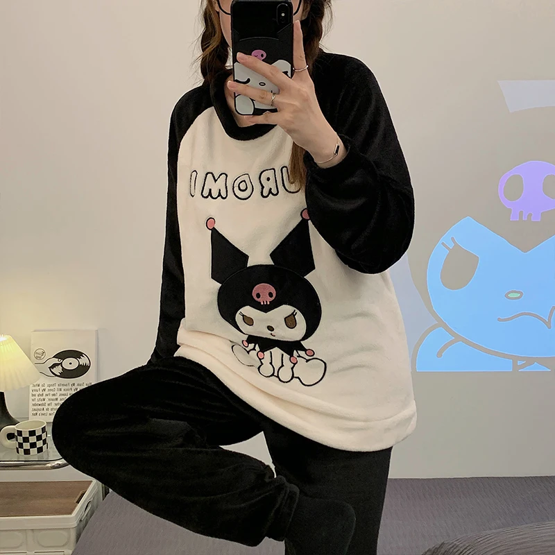 

Новинка, пижамный комплект Sanrio Kuromi, женская зимняя теплая плюшевая Милая одежда для сна, пижама с принтом, мультяшная Домашняя одежда, мягкий подарок на день Святого Валентина