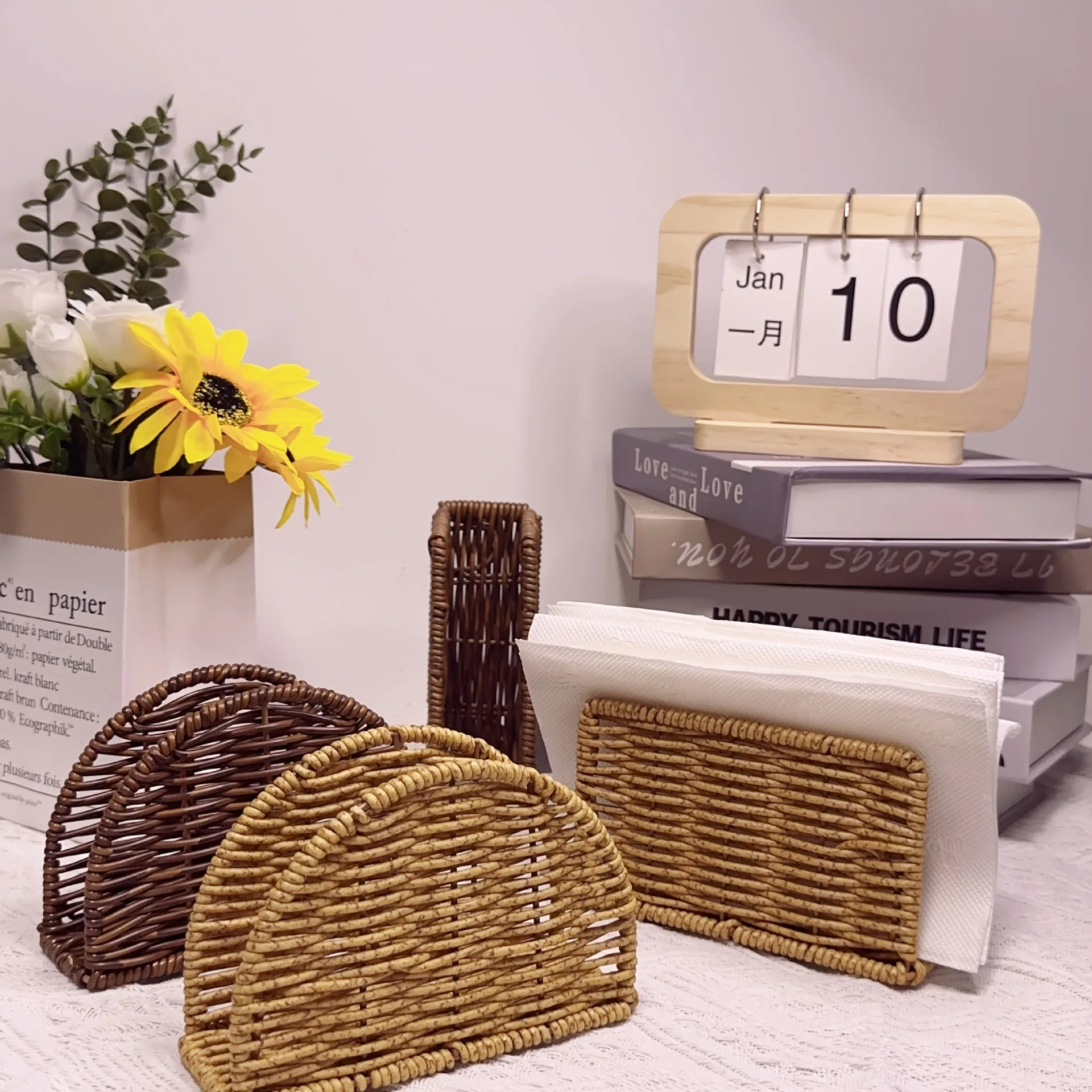 Handmade rattan weaving creative tissue holder, retro countryside style desktop tissue storage basket