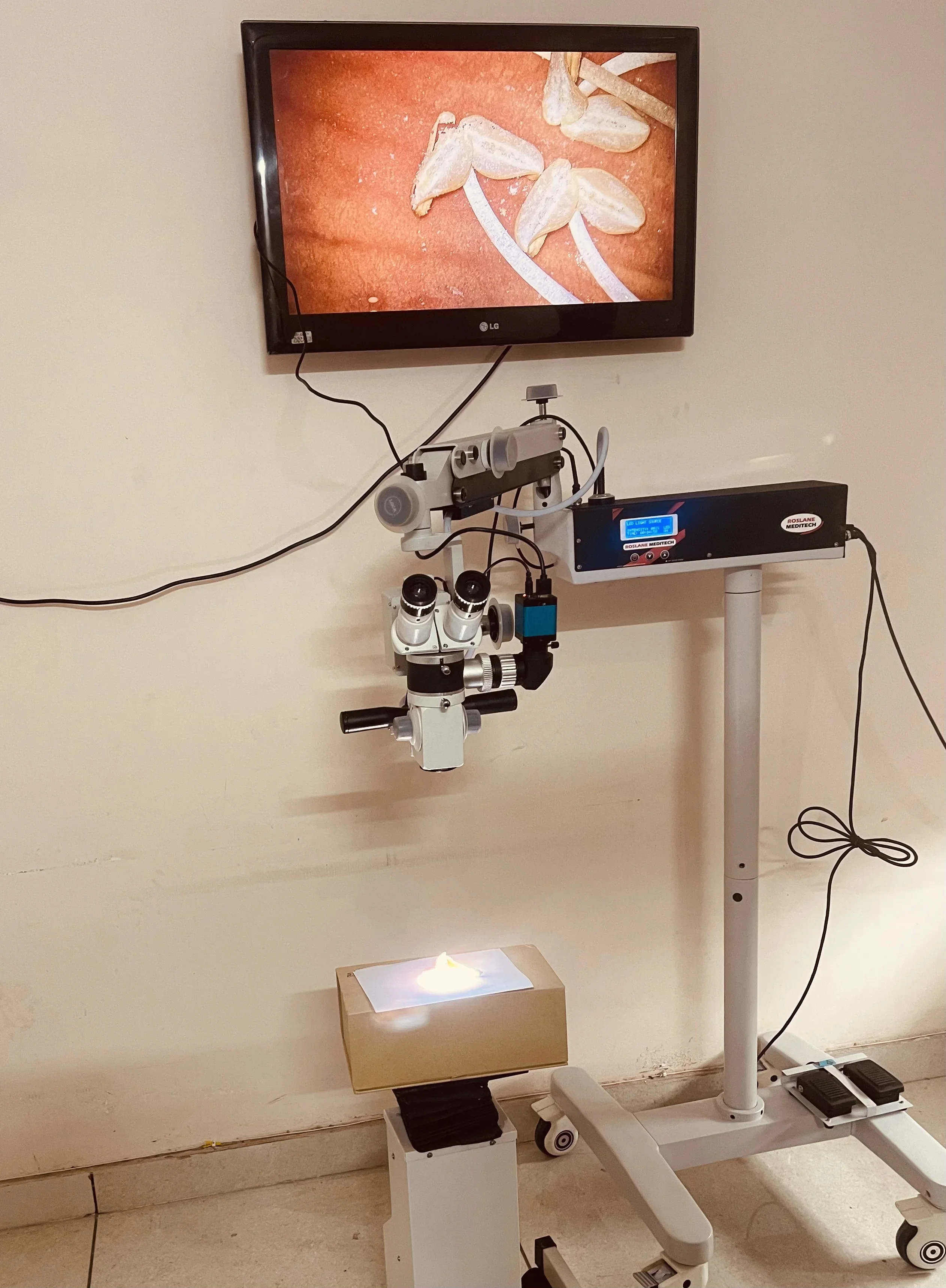 India Portable Optical Surgica - Medical Lab Microscope recension och pris