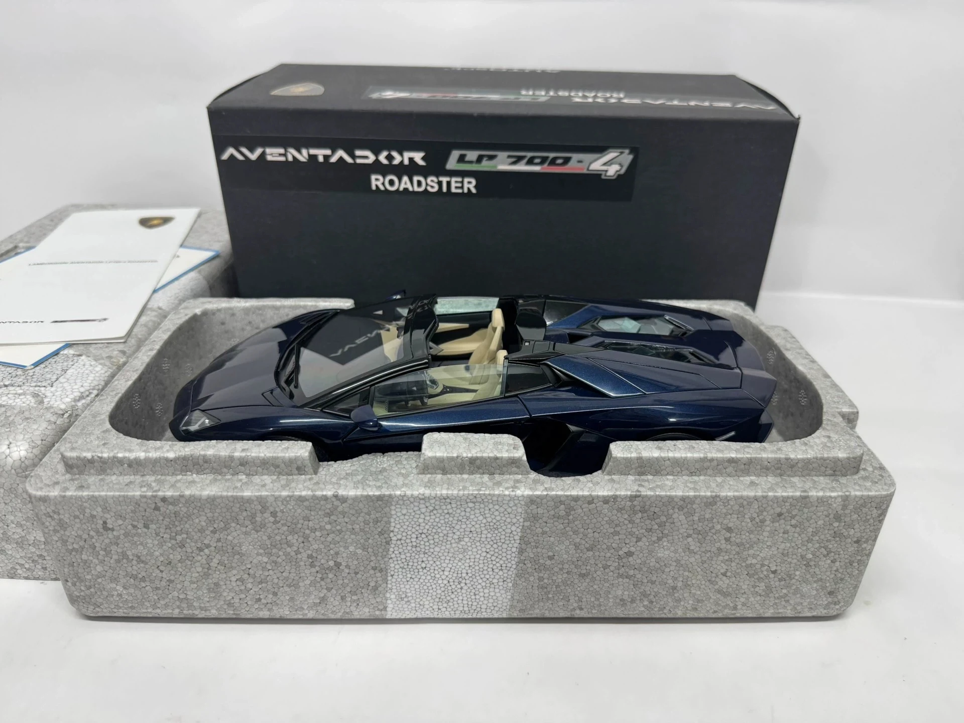 Autoart 1:18 Aventador LP700-4 رودستر الأزرق محاكاة طبعة محدودة جميع المفتوحة سبيكة معدنية ثابتة سيارة لعبة مجسمة هدية #2