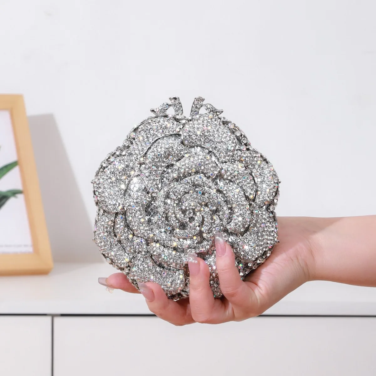 

Rose Rhinestone Treasure Hollow Metal Crystal Dinner Bag Diamond Ladies Clutch Purses Handbags Luxury Designer Bags High Quality