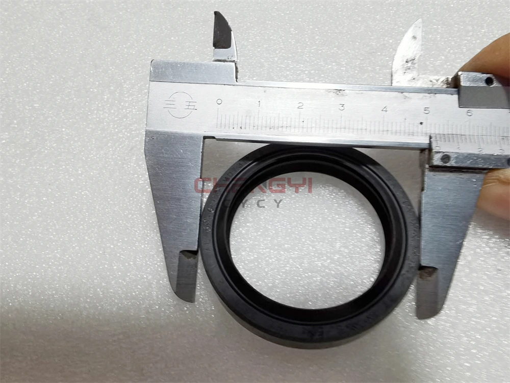 Front Oil Seal Of Transfer Case Output Shaft For Pajero Montero KH6W K96W V45W V63W V73W V93W V97W 3231A038 MD731708 52*39.6*11