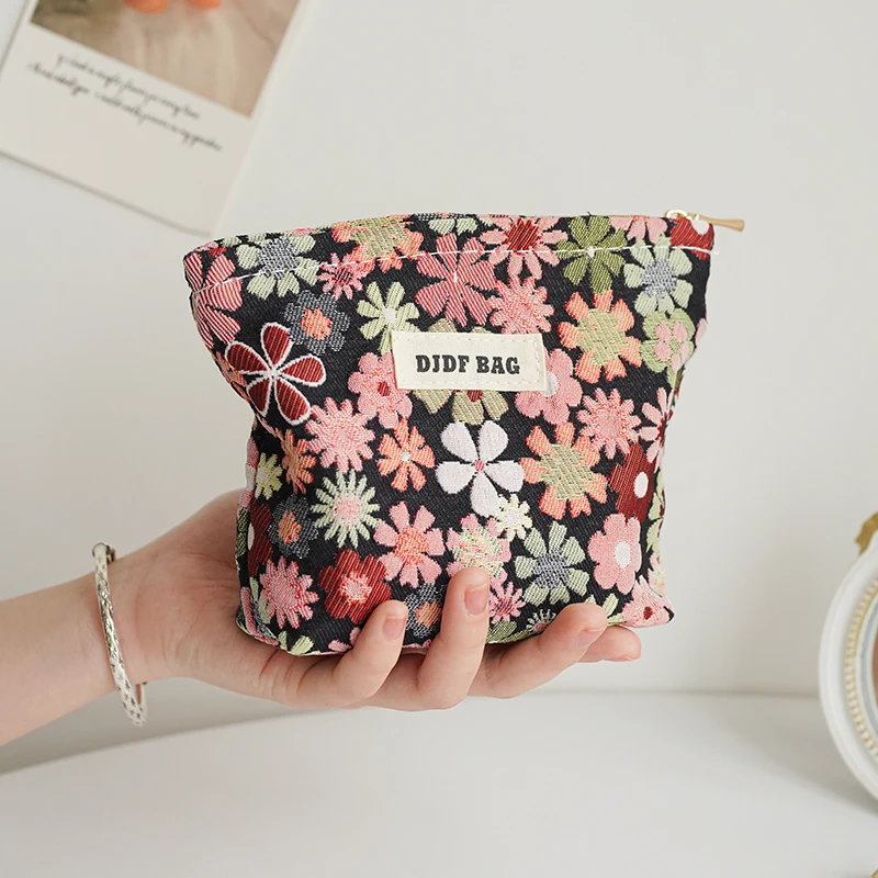 DJDF Red Floral Women\'s Small Makeup Bag Canvas Zipper Portable Sanitary Napkin Storage Bag Simple and Cute Portable Coin Purse