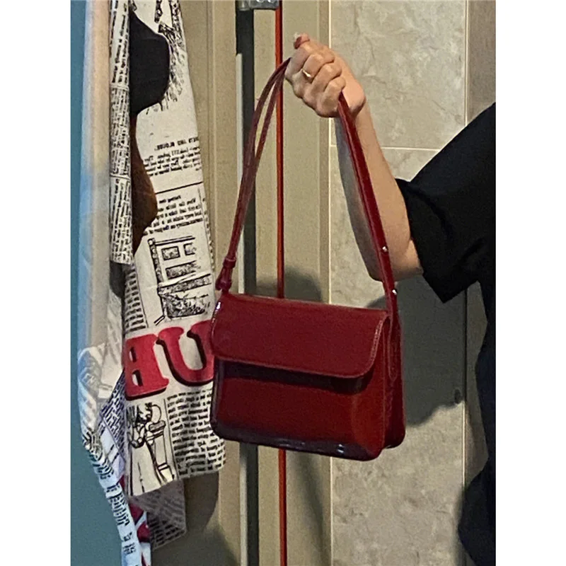 Retro Patent Leather Shoulder Bag For Women Luxury Flap Crossbody Bag Solid Color Underarm Bag Red Crossbody Bag Lady Handbag