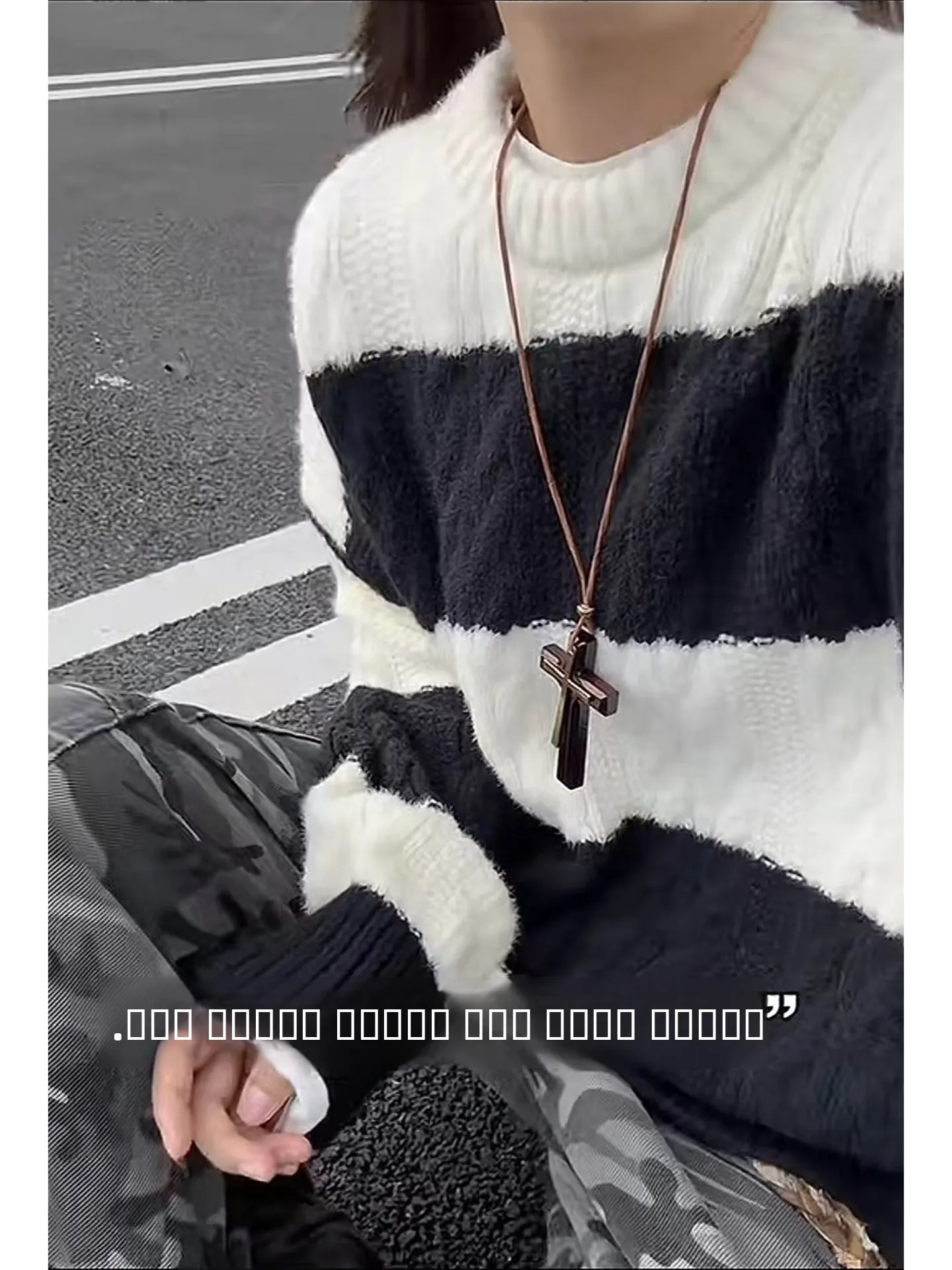 

Men's round Ne Knitwear Color Blo Stripe Pattern Hong Kong Sle Loose Fit Warm Thi Long Sve Casual Sweater for Autu...