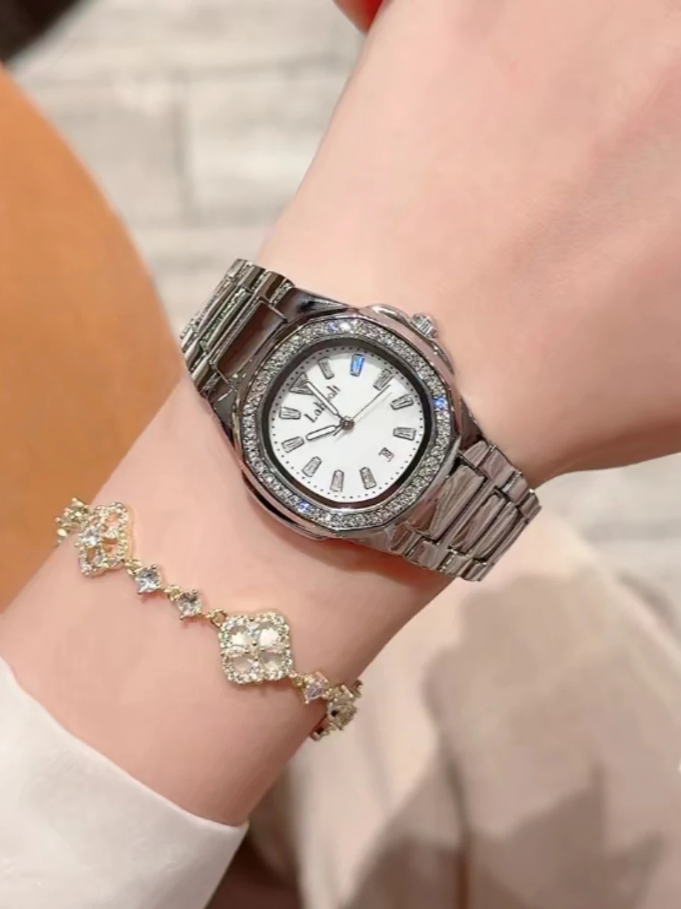 Nova moda retro pequeno relógio quadrado luz luxo feminino relógio de quartzo presente para mulher high-end luxo feminino
