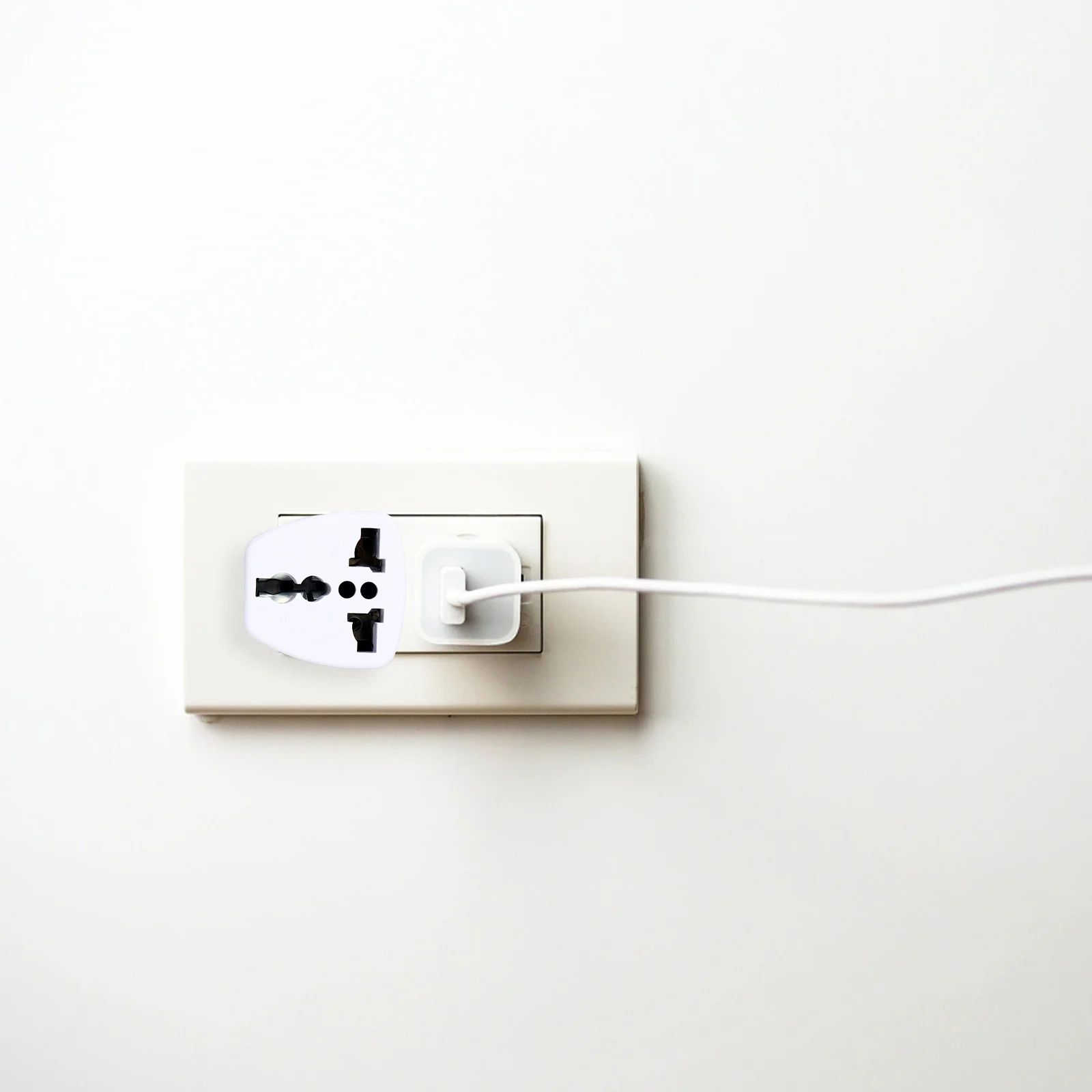 

Au Plug Adapter Uk Socket Plug Portable Outlet Converter Electrical Device For Shaver Laptop Phone