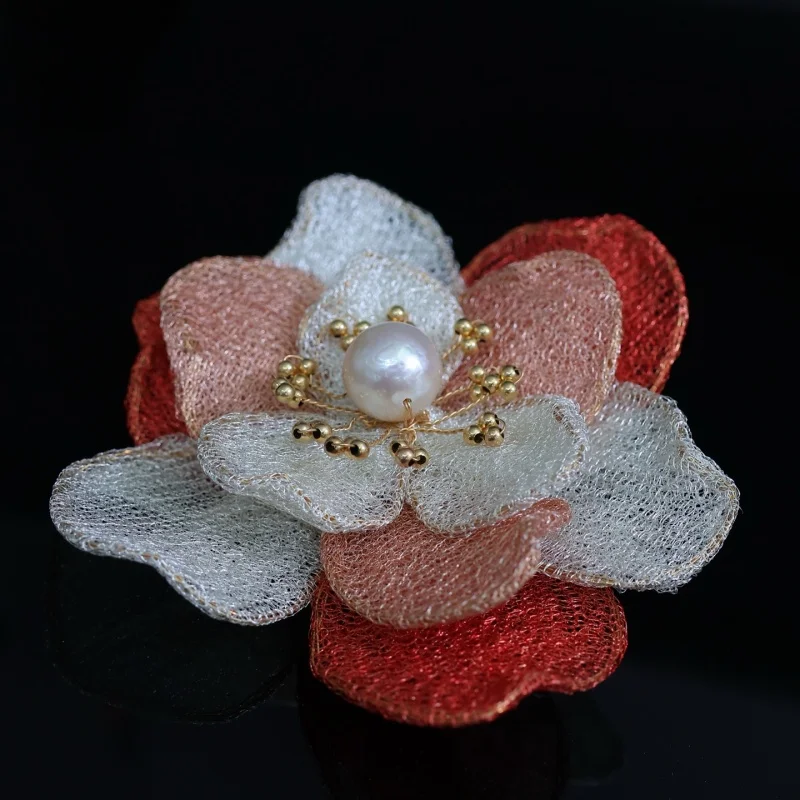 

SGARIT Gradient Gace Pearl Flower Brooch 14K Gold Filled Natural Freshwater Pearl Delicate Handmade Lapel Pins Lady Accessories