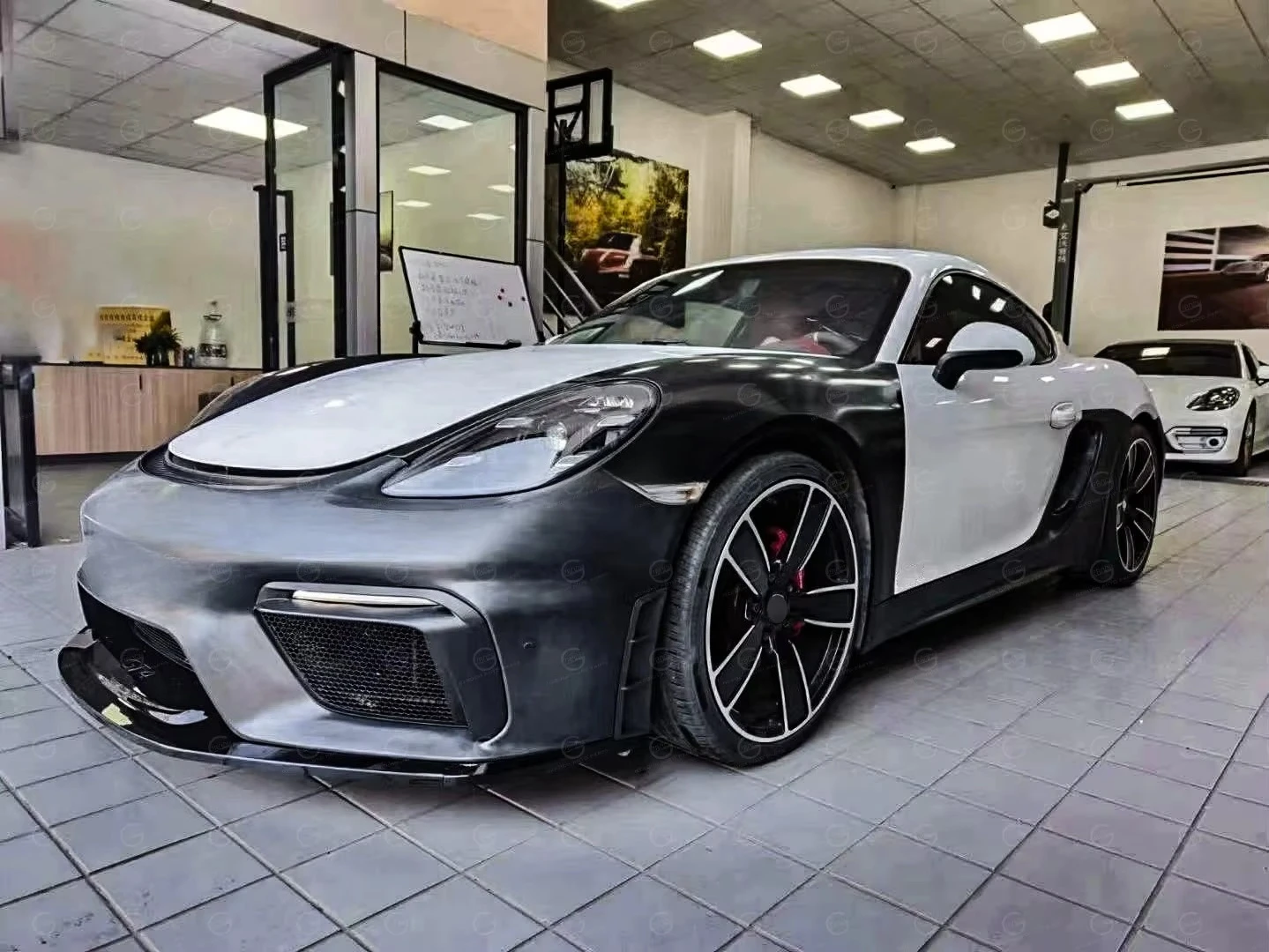 激安ホイール ほぼ新車外し PORSCHE Cayman GT4 20インチ 純正 