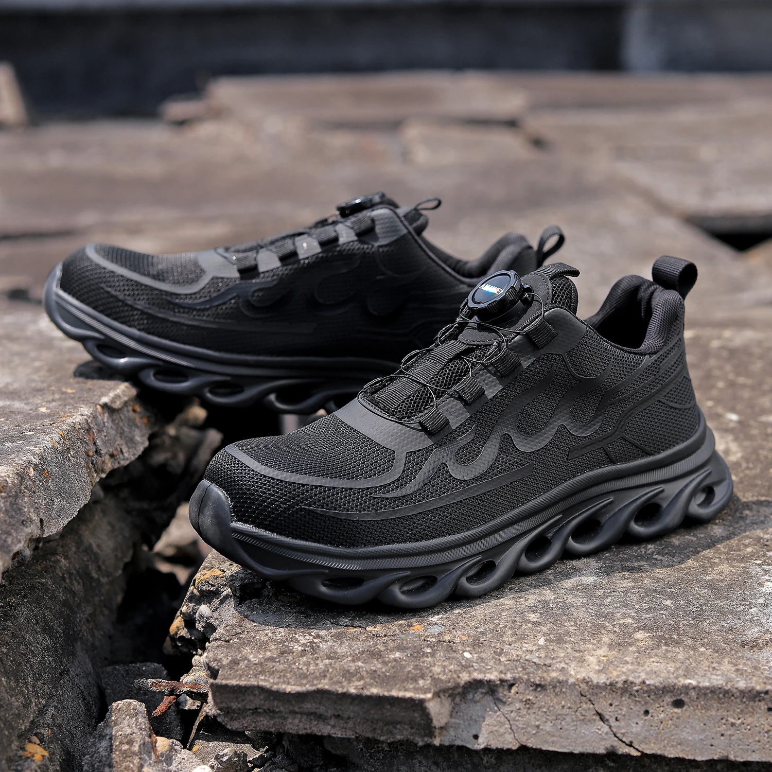 

Steel Toe Safety Shoes Men, Anti-Puncture Anti-Smash Non Slip Industrial Work Boots, Breathable Rotating Button Safety Shoes