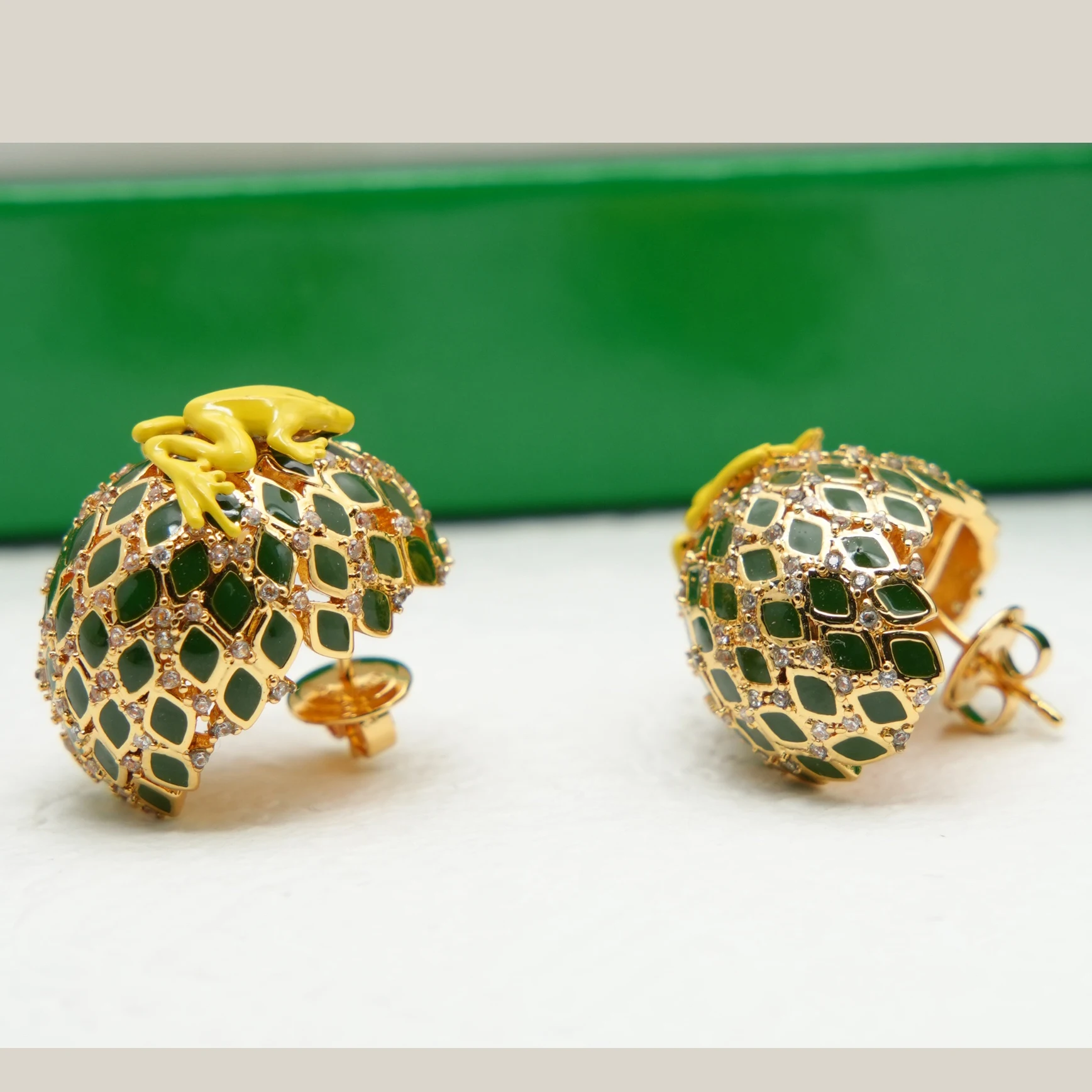 

Модный бренд, уникальный дизайн, лягушка, зеленая капля, глазурованные серьги, женские роскошные ювелирные изделия, тренд