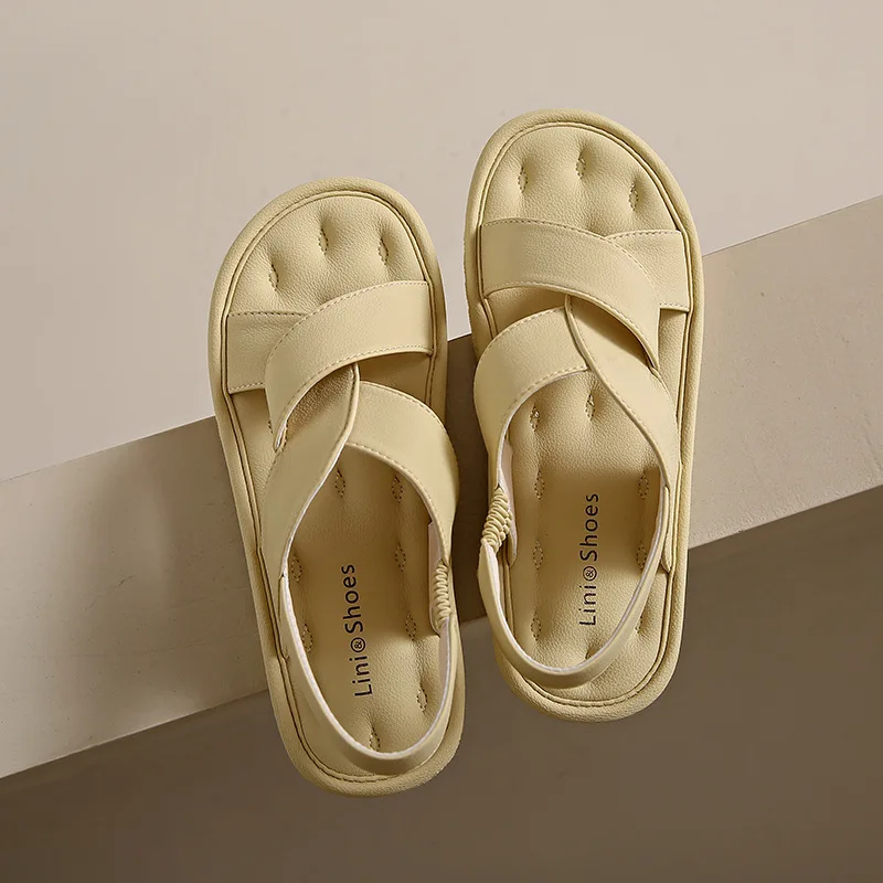 Flache Sandalen für Damen, Sommer, 2022, neue rutschfeste Studenten-Strandschuhe mit weichem Boden, 1 Slip-on-Römerschuhe