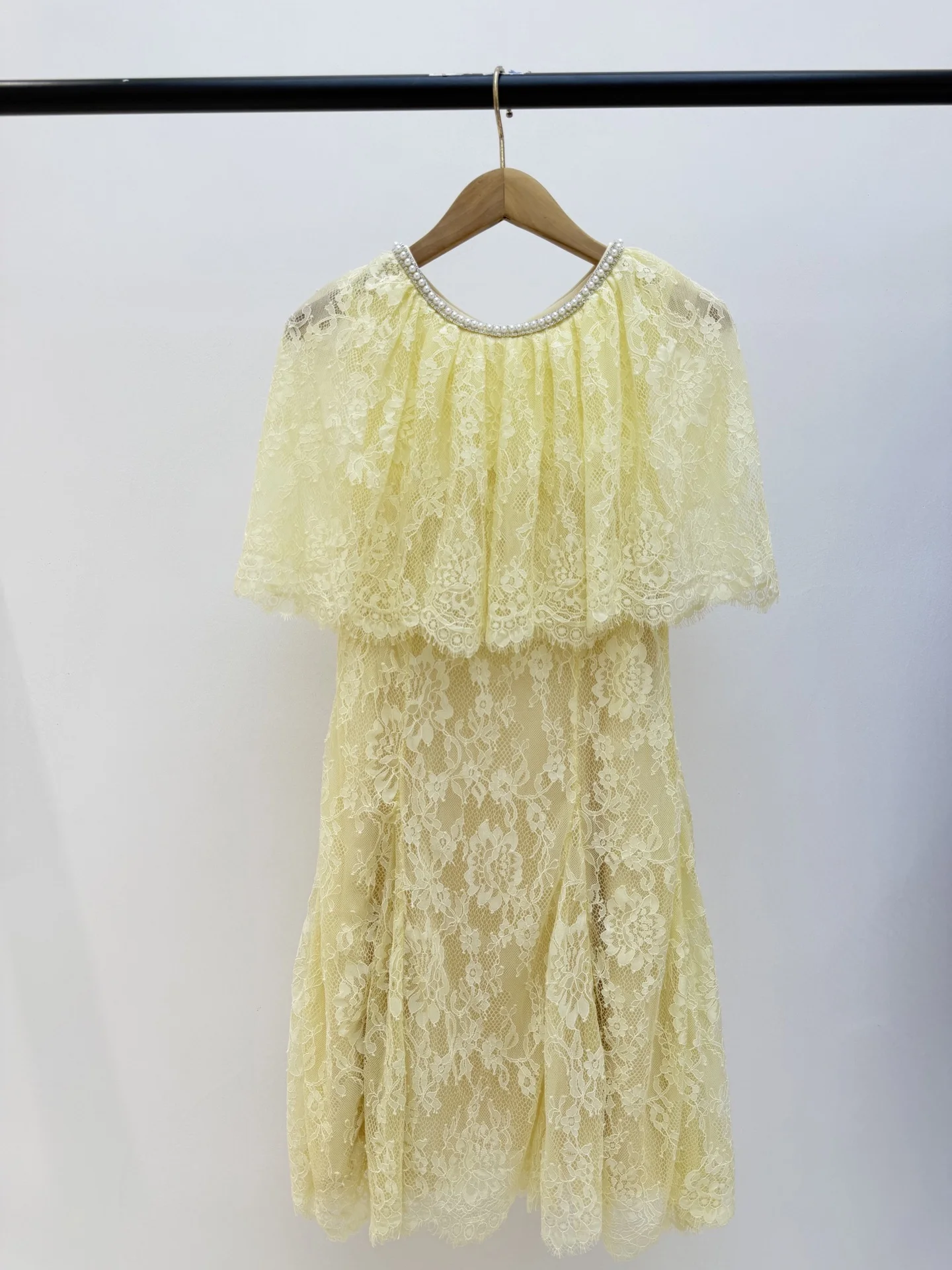 Self-portrait Summer Fashion Light Yellow Elegant Lace Mini Dress Women's Gorgeous Pearl Diamond O-Neck High Waist Short Dresses