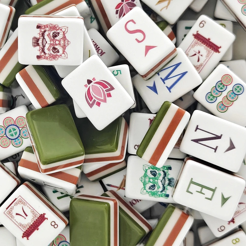 

Olive Green Premium Luxury Engraved American Mahjong Set Acrylic Mahjong 160 Tiles Leisure Family Board Games Portable Mah Jongg