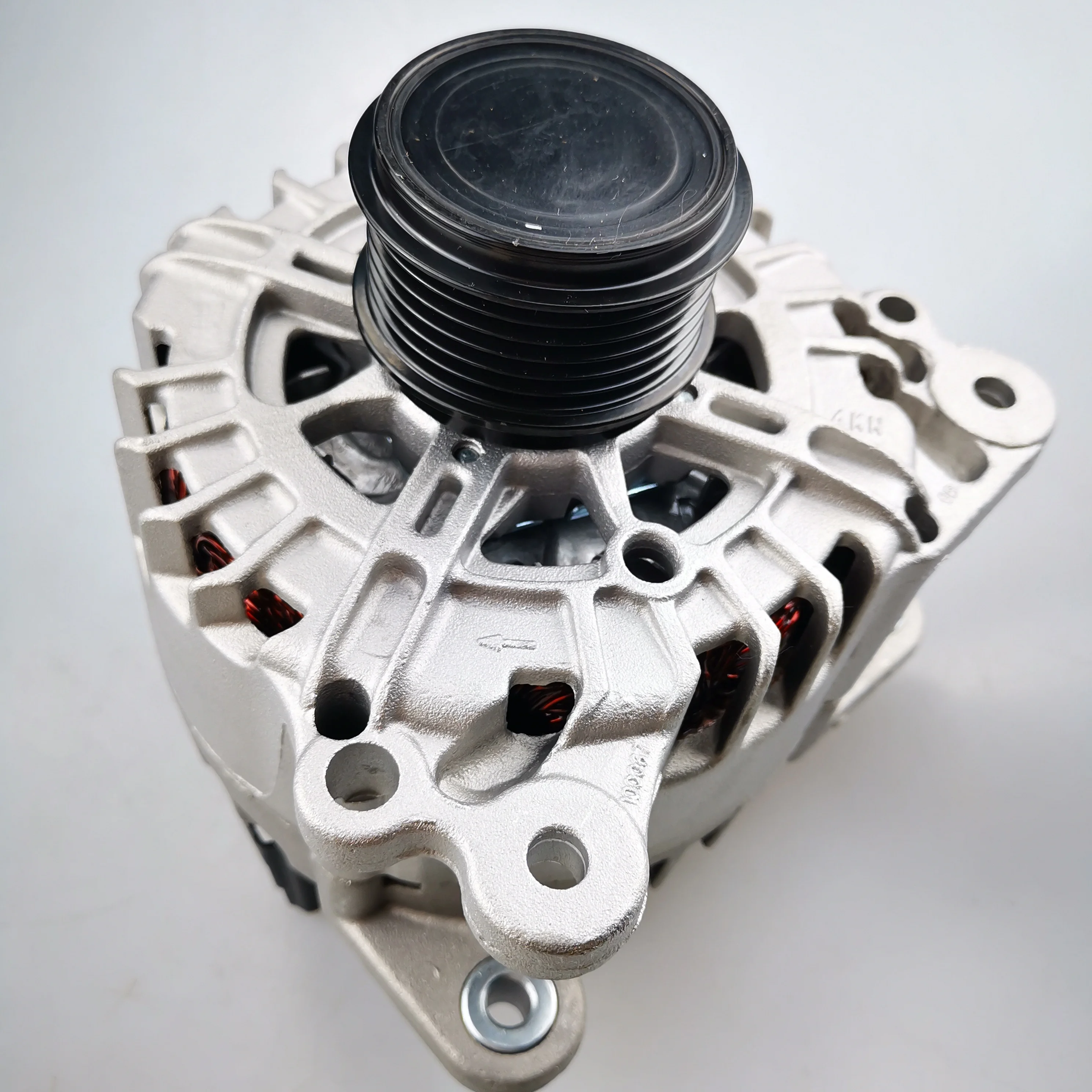 

SAIC MAXUS V80 Brand Alternator Assembly C00006481 C00033427