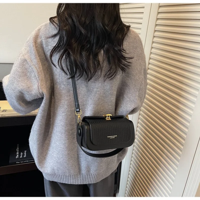 

Superior Women's Crossbody-Bag Crafted From Cowhide Leather Boasting High-End Wales Famous Spacious Soft Look