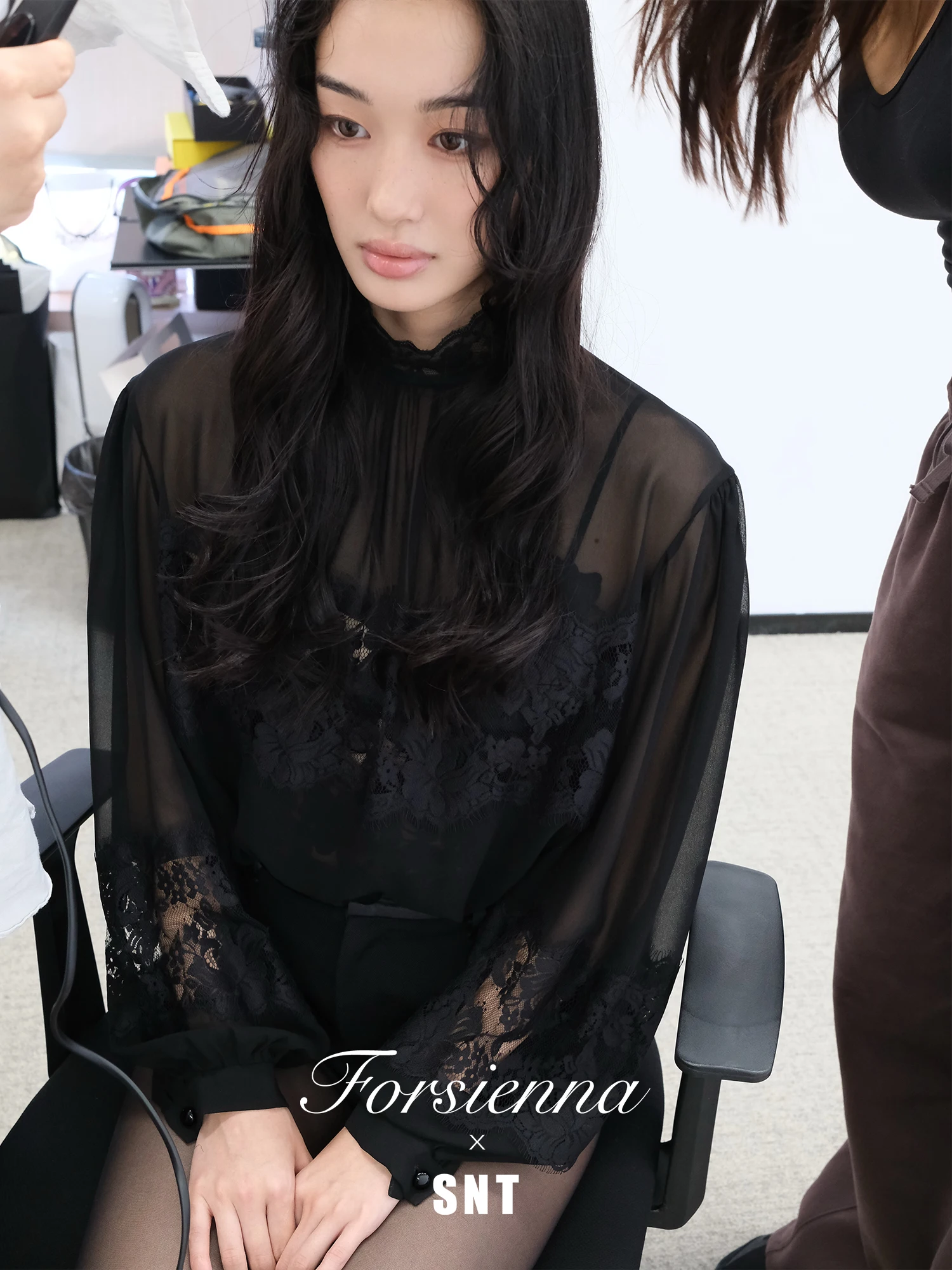 

Женская блузка Ele Sle SNT из 100% шелка с кружевными вставками, 3D-шёлковыми кружевными аппликациями, длинными рукавами, свободного кроя, устойчивая к деформации.