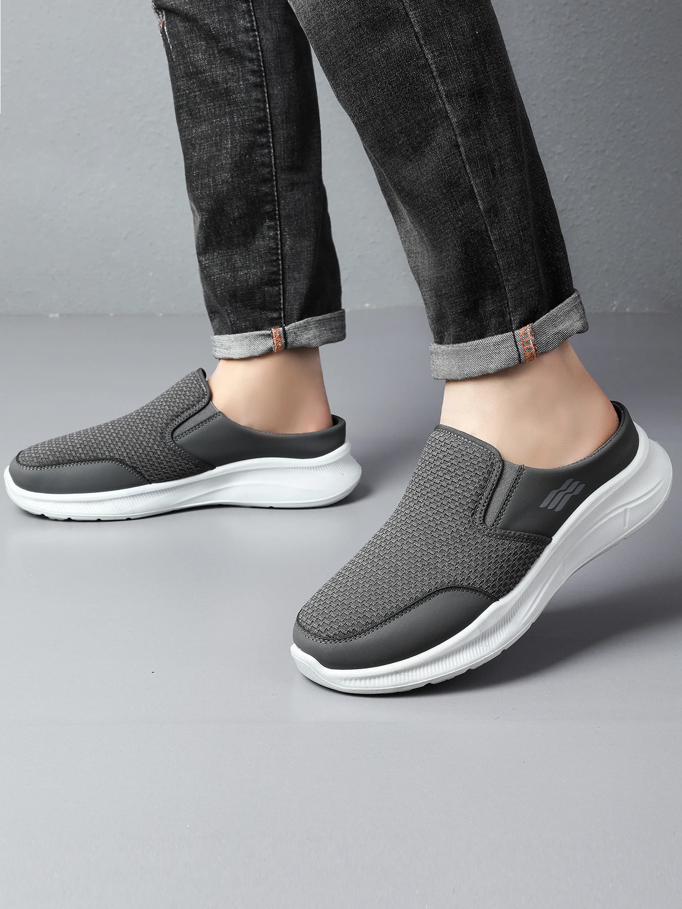Einfache Minimalistische Herren-Mule-Sneaker, Perforierte Netzstrick-Oberfläche, Umhüllende Schutzkappe, Leichter Slip-On – Detail 4