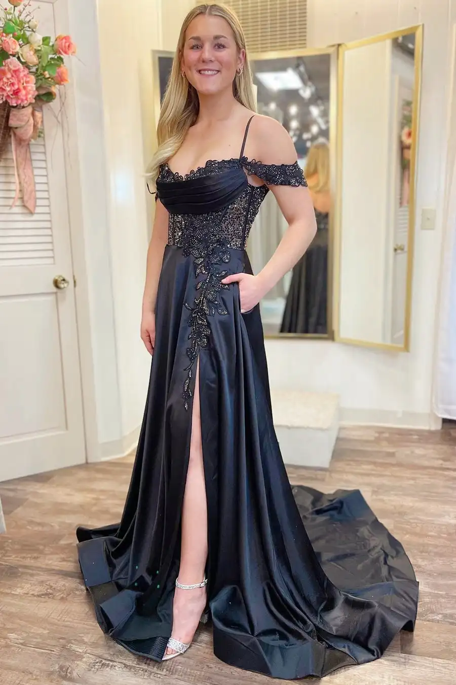 Schulter freies A-Linie Abendkleid mit Schlitz 2024 elegantes Satin Abendkleid Perlen Applikationen lange Ballkleider Frauen Party Robe