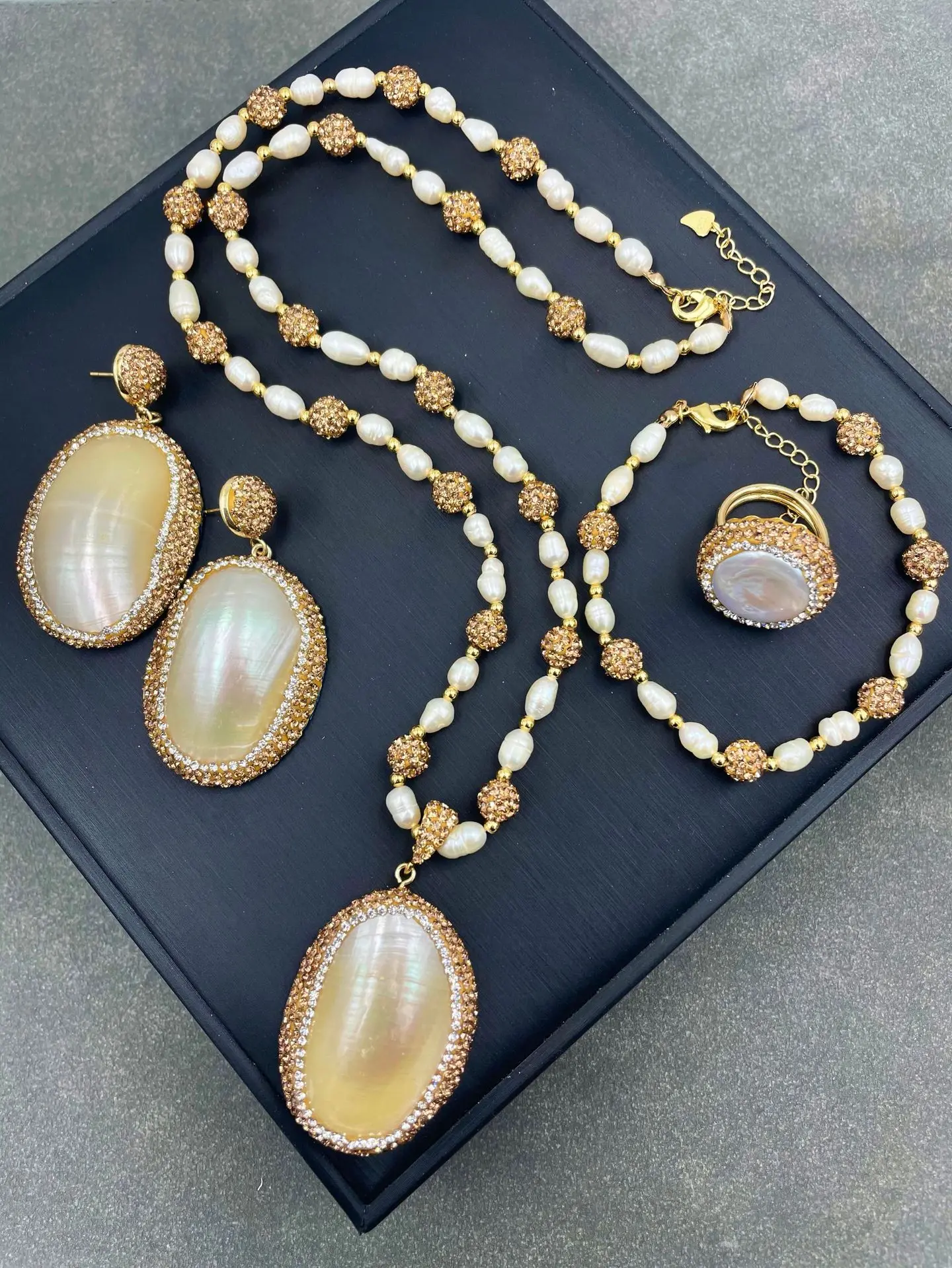 

Baroque pearl freshwater special-shaped pearl shell, exquisite handset Czech crystal four-piece pendant earrings ring bracelet