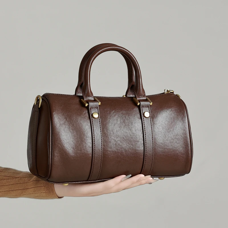 Top Layer Genuine Leather Retro Bucket Bag New Season Niche Large Capacity Ladies Holiday 2026 for Women Quiet Luxury Collection