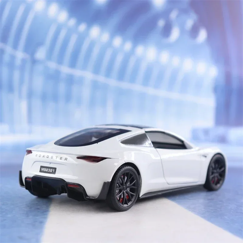 1:24 Tesla ROADSTER Alloy Car Model Simulation Sound And Light Pull Back Metal Toy Car Boys Collection Ornaments Gift F602