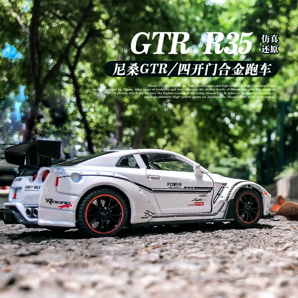 1:32 NISSAN GT-R R35 modello di auto sportiva in lega Diecast Metal Car Racing car Model Sound and Light Collection regalo giocattolo per bambini A298