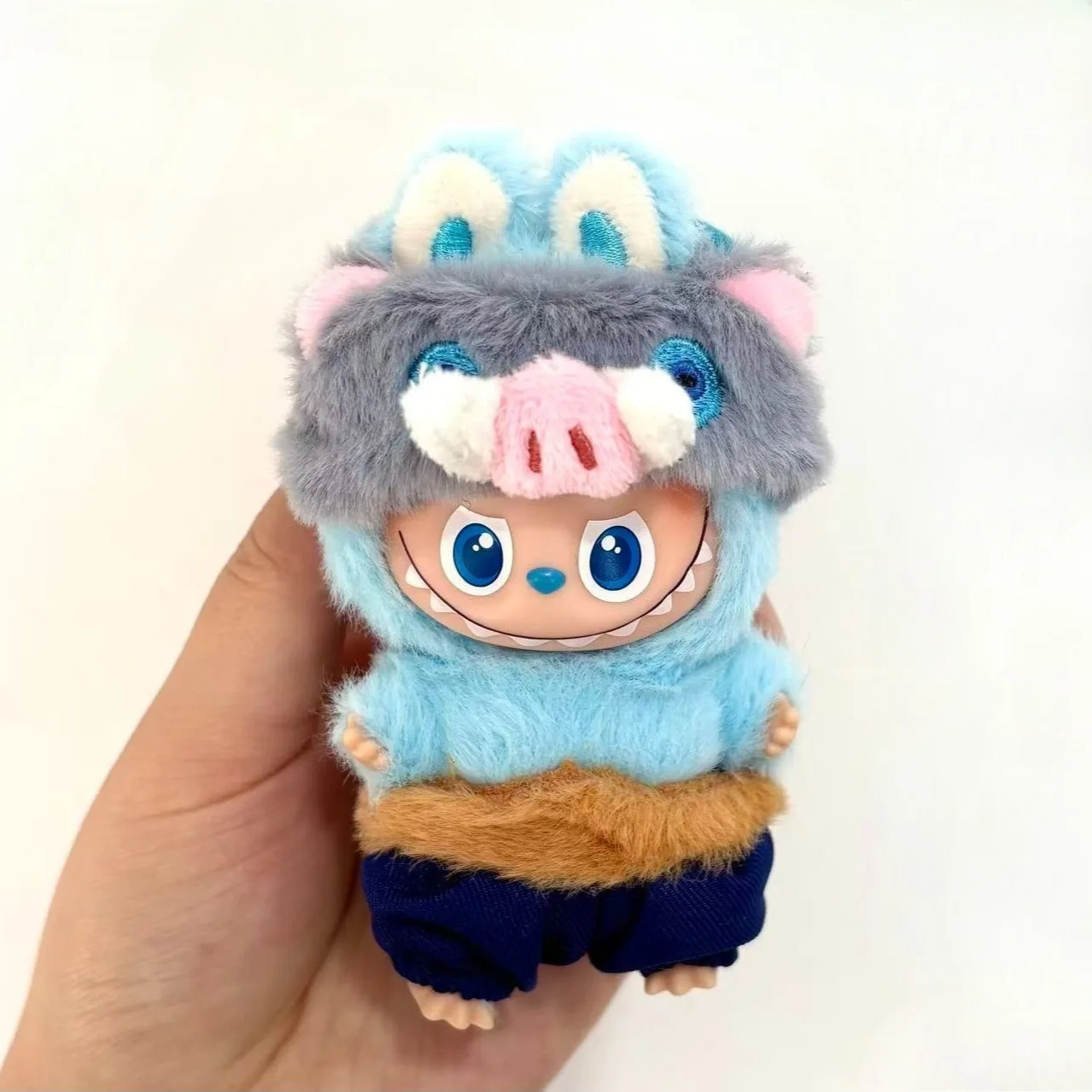 

3 PCS Inosuke doll Clothes for Labubu 4.0 Cartoon Mini Pig Set with Prop 10cm Mini Plush Doll Clothing Fashion Doll Accessories