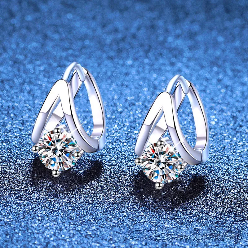 

LioraGem Geometric Irregular Moissanite Earrings, Fashionable Sparkling Moissanite Stud Earrings Platinum PT950 Stamp