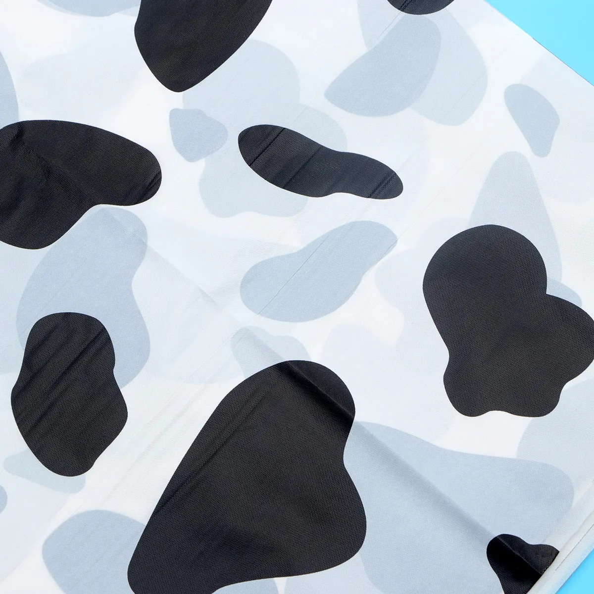 

2Pcs Cow Print Disposable Tablecloth Rectangular Lightweight Rollable Party Table Covers Festival Plastic Table Protectors Home