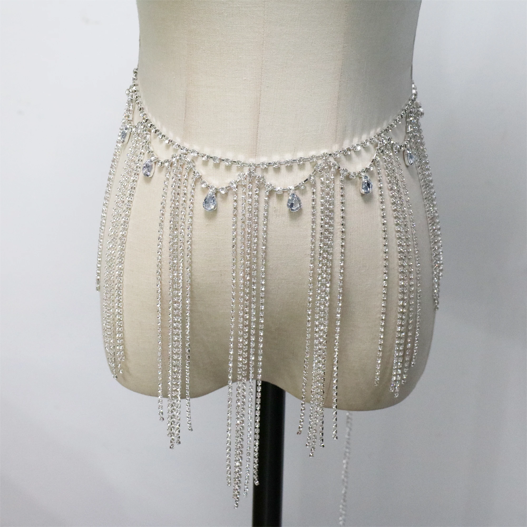 Europäischer und amerikanischer sexy Strass-Quasten-Taillenkettenrock für Damen, vielseitiger Party- und Nachtclub-Rock im Spicy-Girl-Stil. – Detail 4