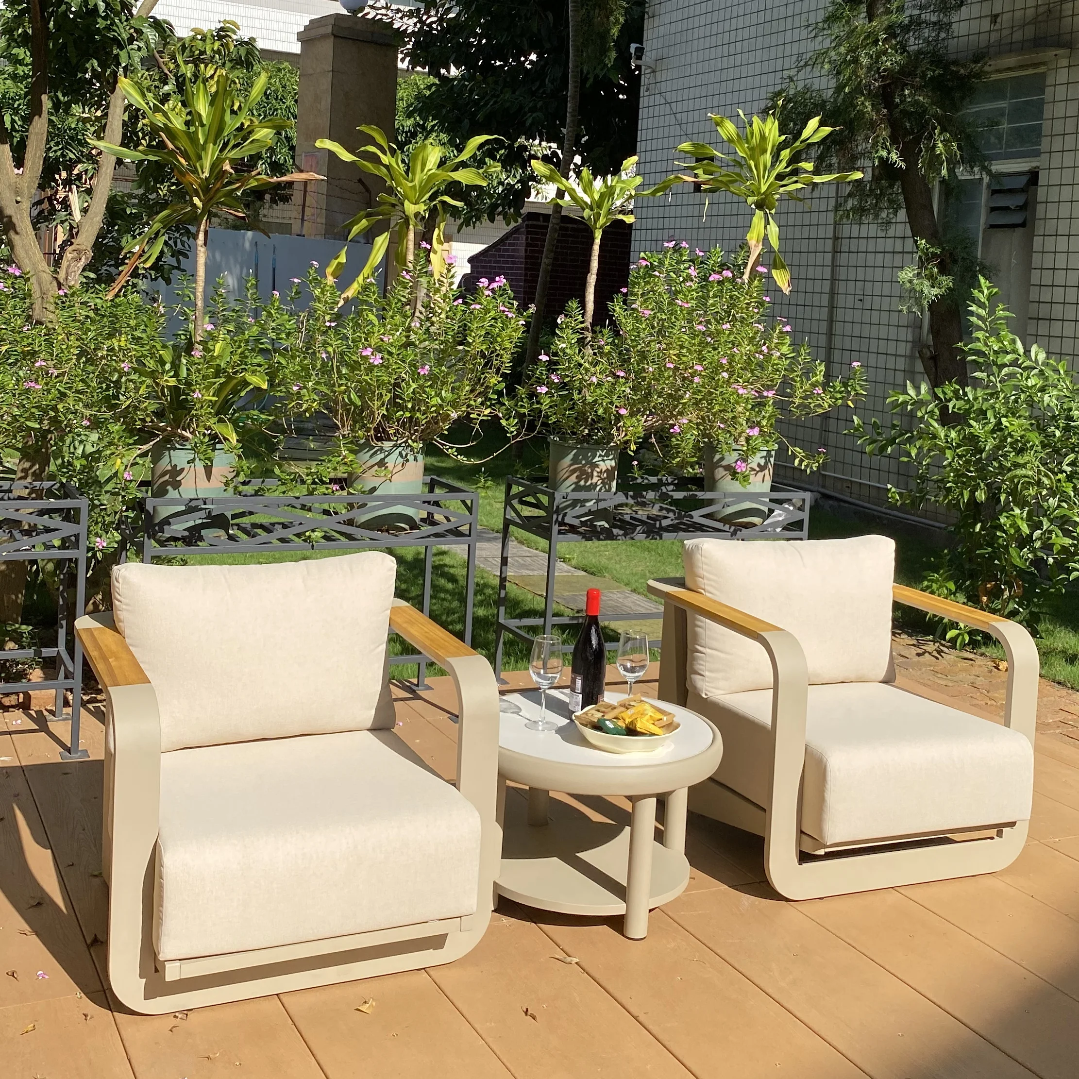 أريكة مفردة من الألومنيوم مع طاولة جانبية مستديرة #1