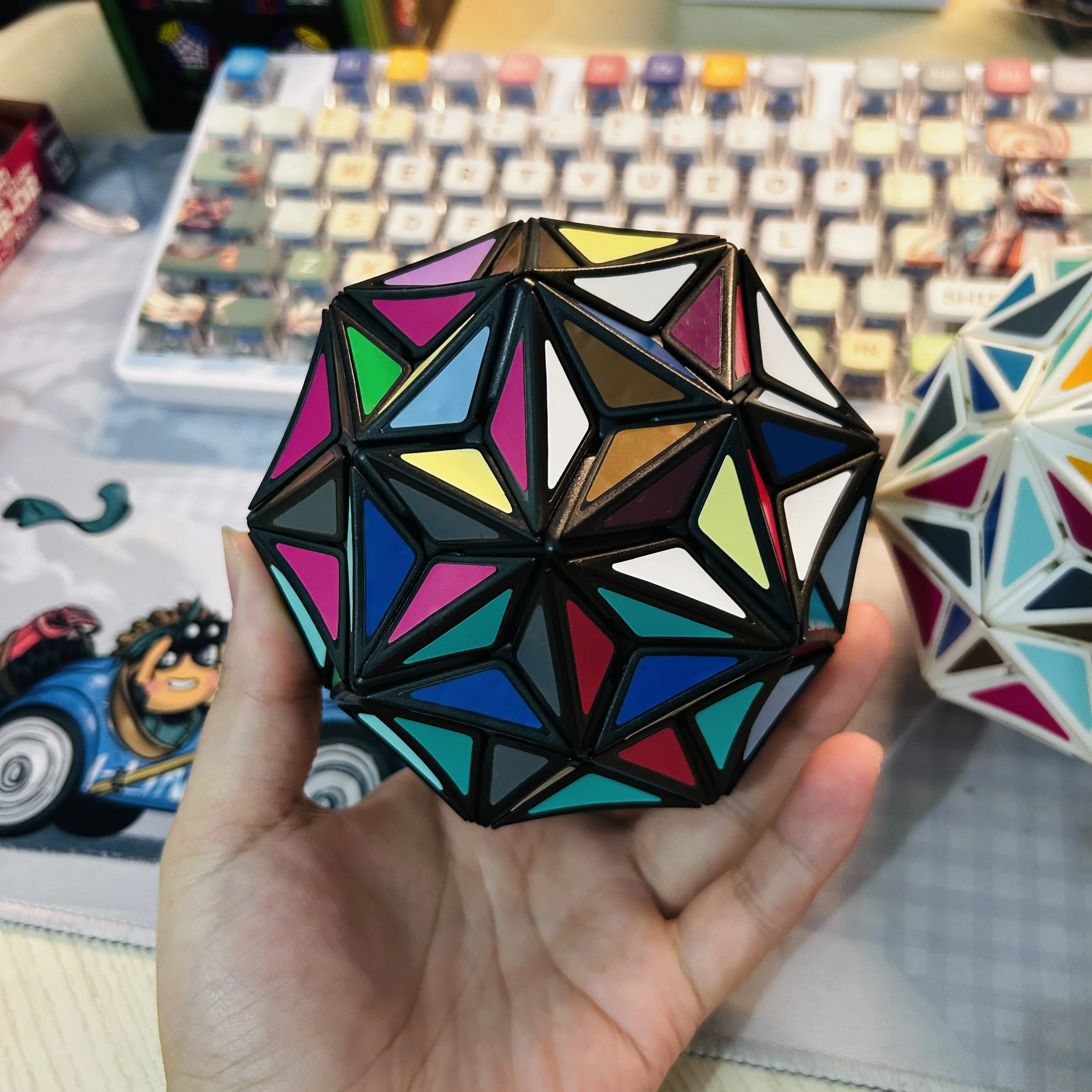 VerryPuzzle Football V3 Cube Magic Cube  Puzzle Black Body Collection Toys