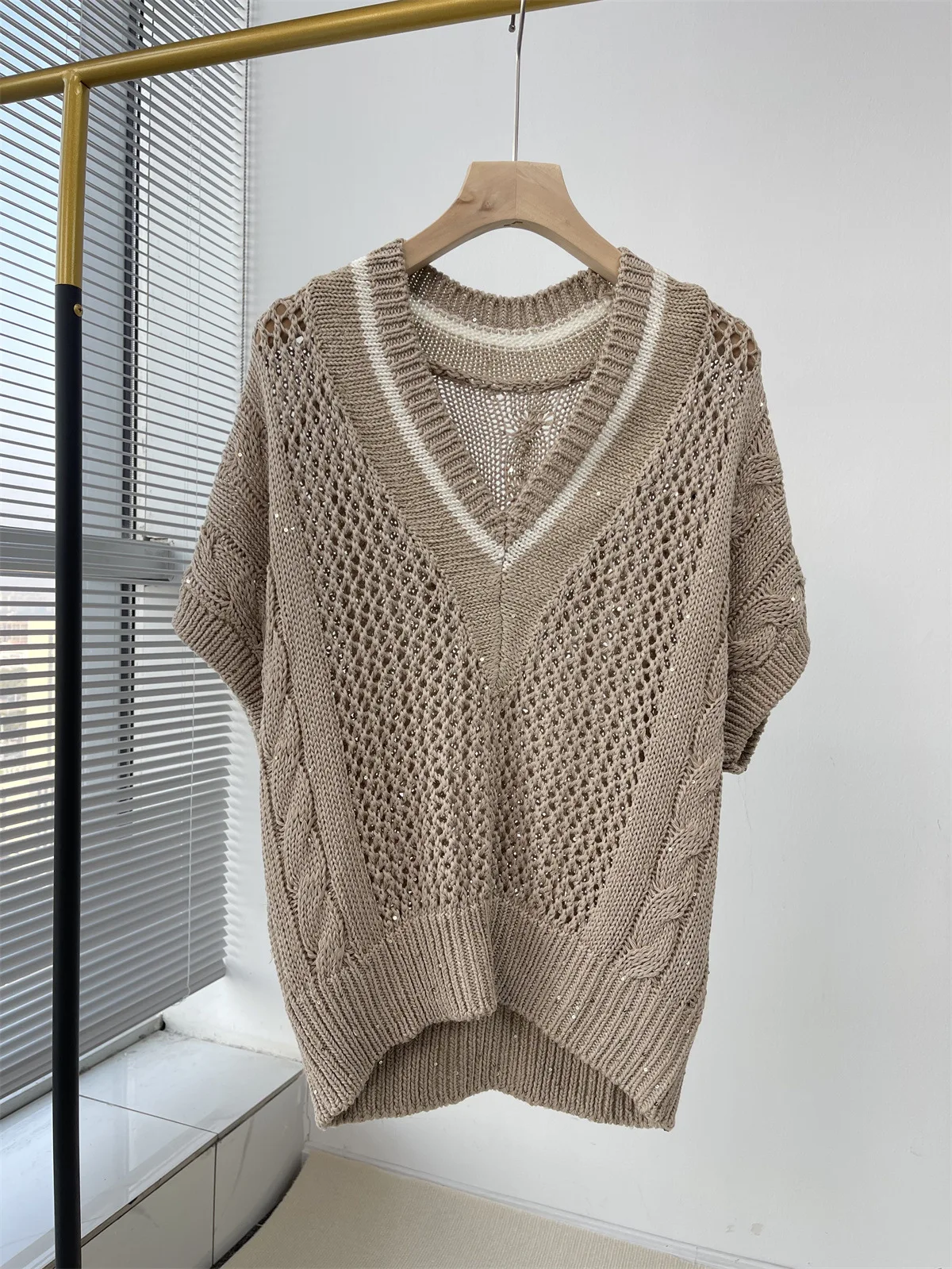 Women's V-Neck Knitted Sweater, Linen Silk Hollow Vest, Versatile Slim-Fitting Bottoming Vest, New