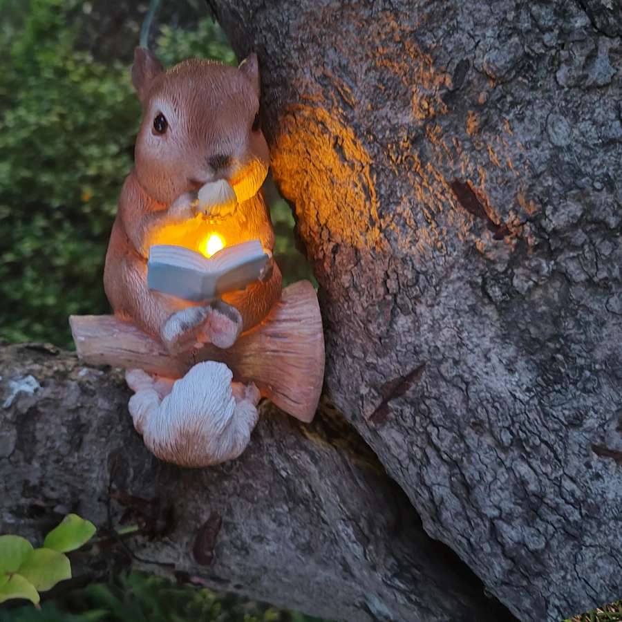 Outdoor Solar Simulation Squirrel Atmosphere Lights, Creative Squirrel Hanging Tree, Resin Ornaments for Garden Decoration