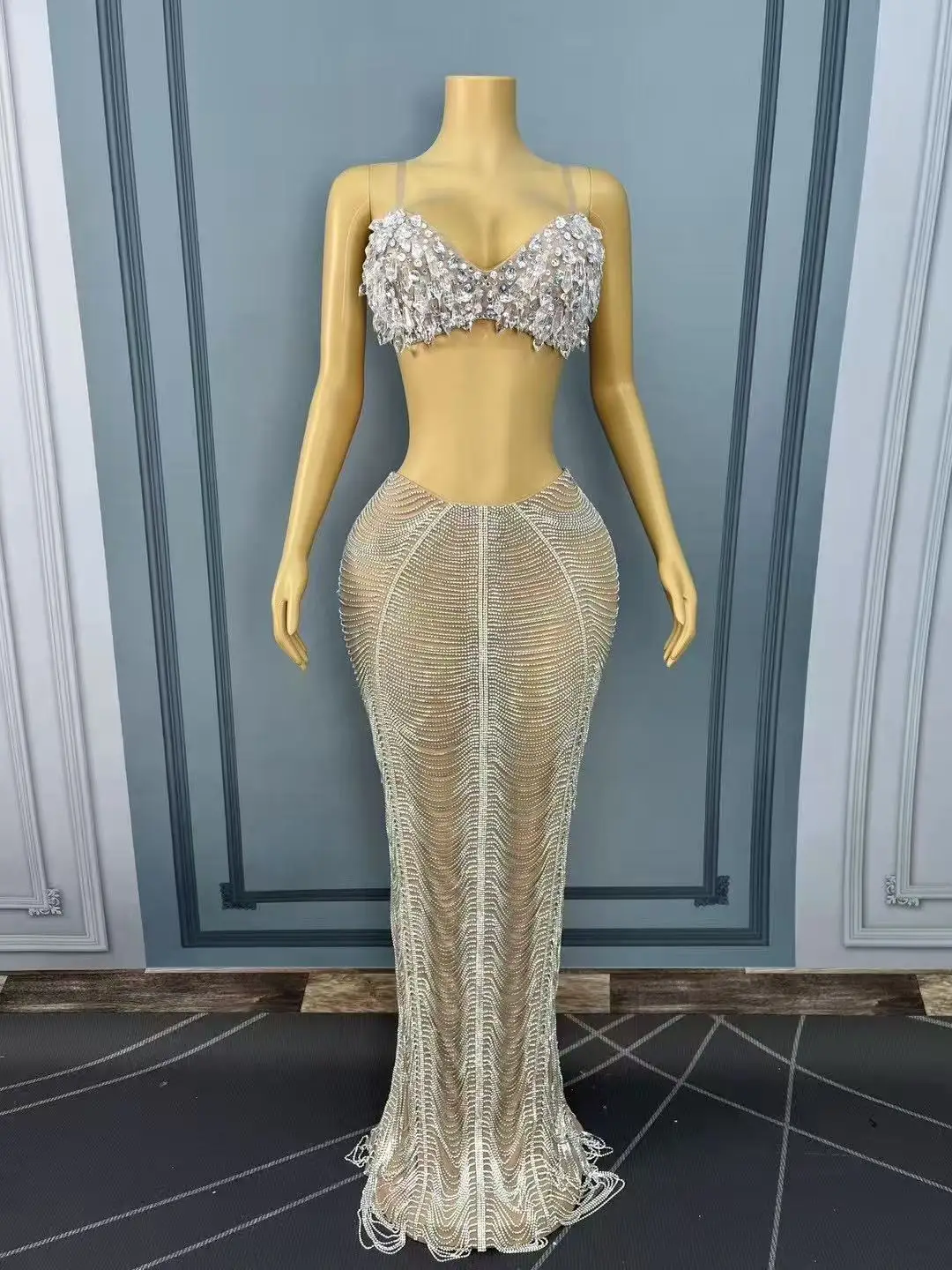 섹시한 스플릿 세트 고급 반짝이는 펜던트 크리스탈 체인 메쉬 드레스 여성 생일 이브닝 파티 가운 레드 카펫 쇼 무대 의상