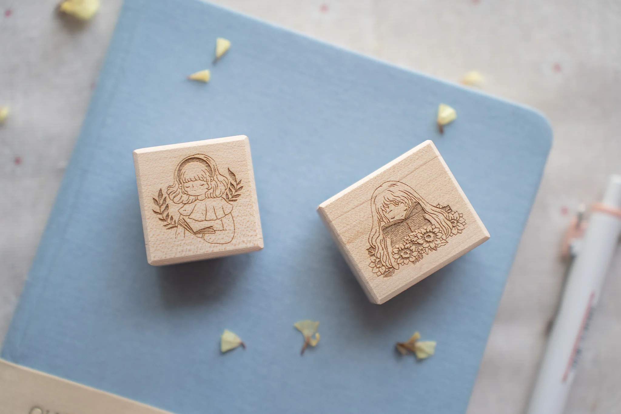 Sholittlehappines Vintage Reading In Sunflower Field Little Bookworm Girl Rubber Stamp for DIY Scrapbooking Card Making