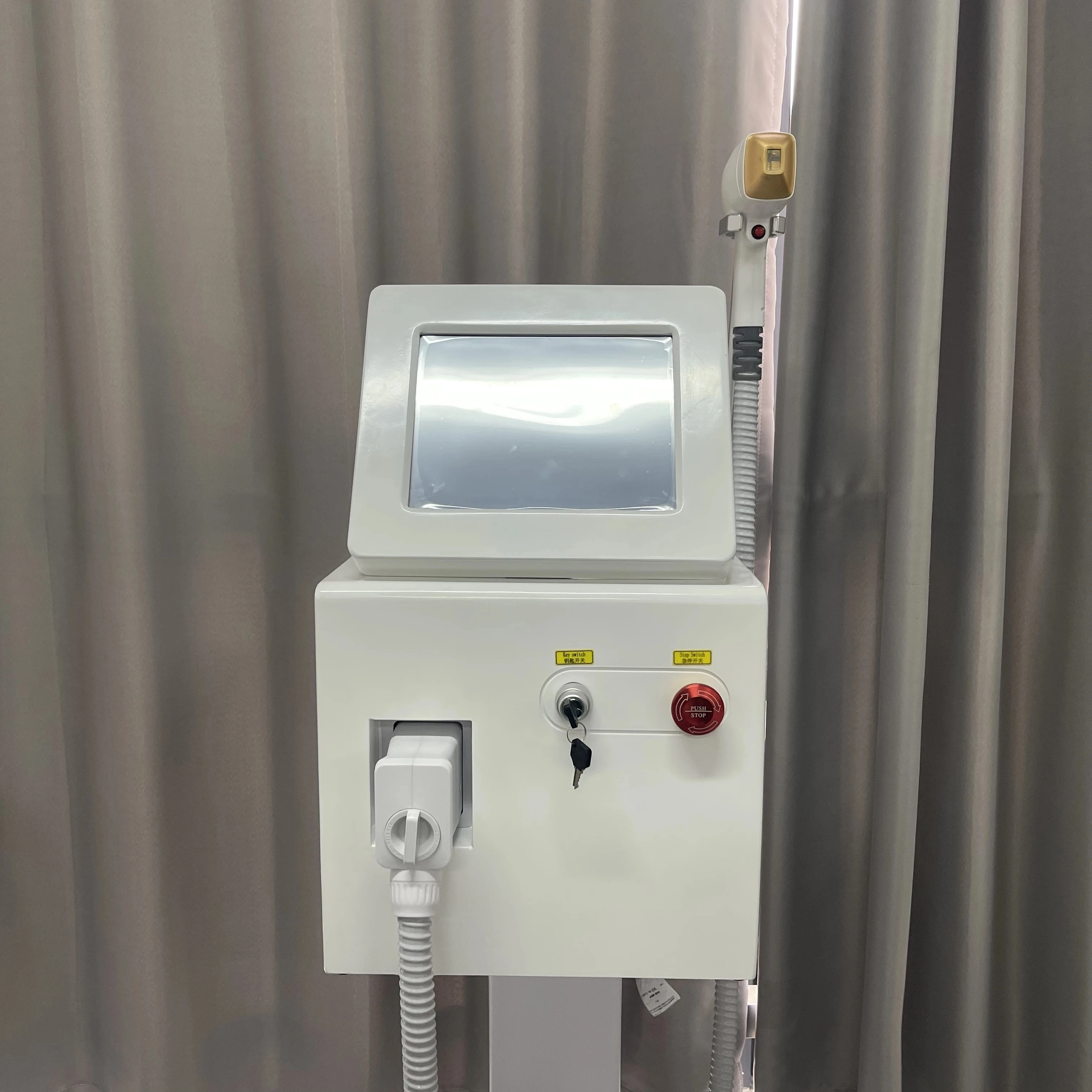 Wavelength 755nm 808nm 1064nm Hair Removal Machine Skin Care Face Body Hair Removal Cooling Diode Laser