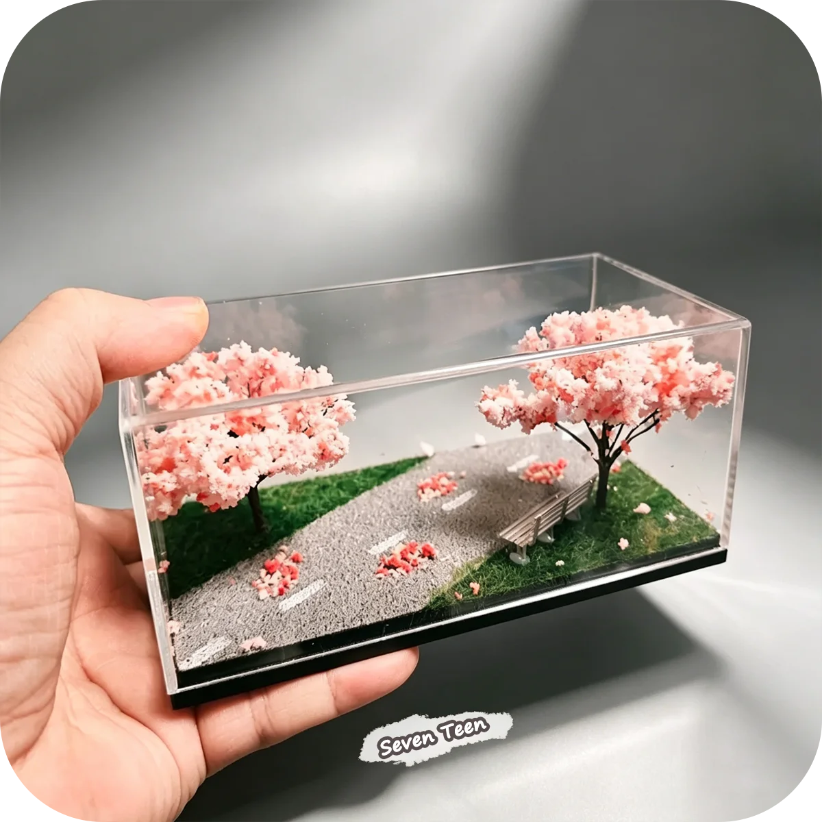 1:64 Cherry Blossom Scene Acrylic Display Box Home Decor Stand Mini Ornament Shooting Scene Boys Collection Gift
