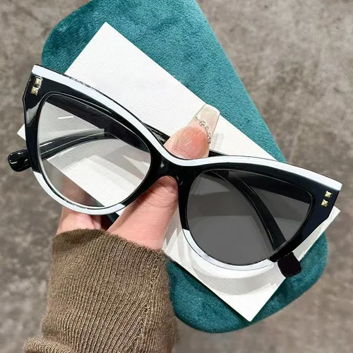 Imagen 2 del producto 2025 nueva moda ojo de gato gafas fotocromáticas para miopía montura de gafas de PC gafas de personalidad de moda para mujer 0 a-4,0